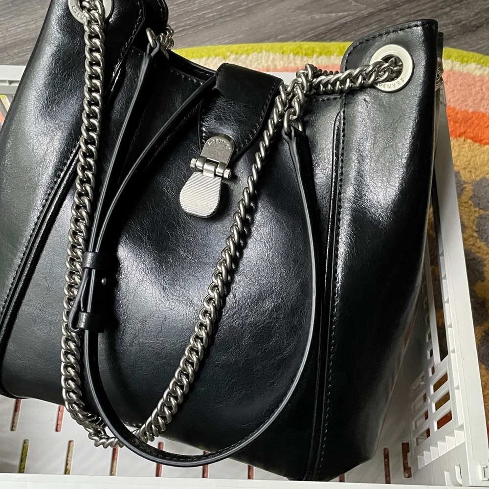 Loeuvre Sac de Sortie Bucket Shoulder Bag